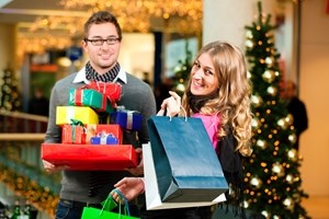 Consumer spending expected to pick up this holiday season